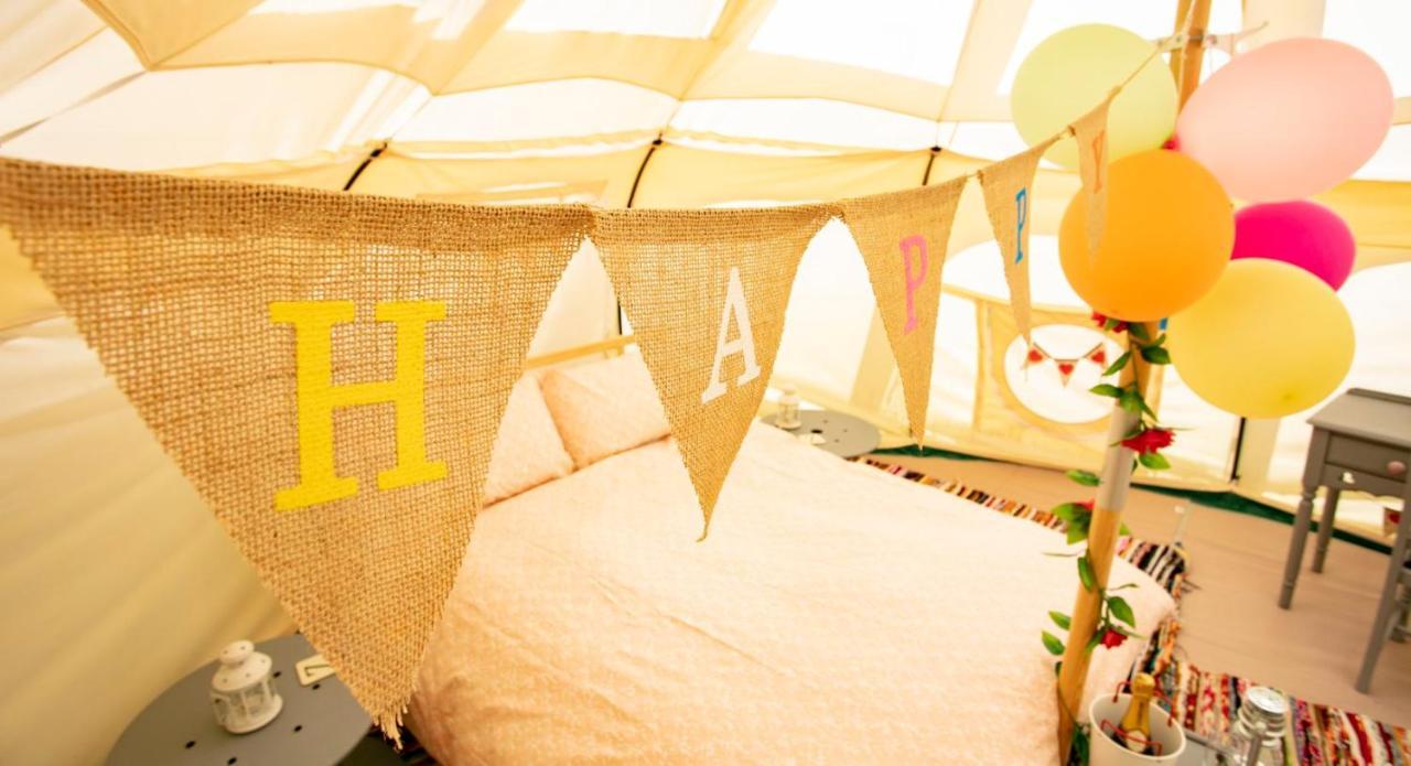 Hotel Lloyds Meadow Glamping à Chester Extérieur photo