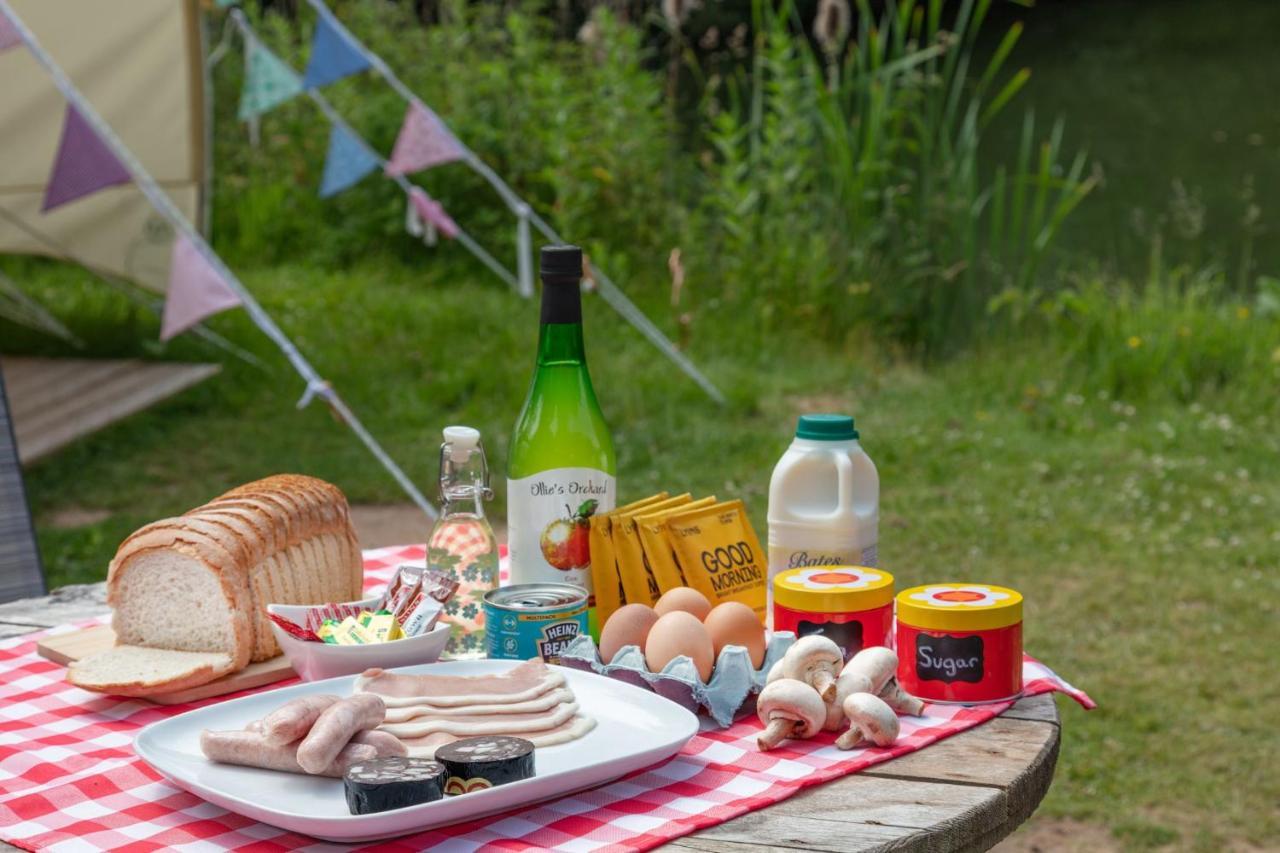 Hotel Lloyds Meadow Glamping à Chester Extérieur photo