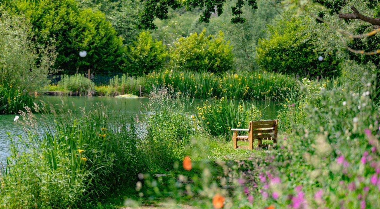 Hotel Lloyds Meadow Glamping à Chester Extérieur photo